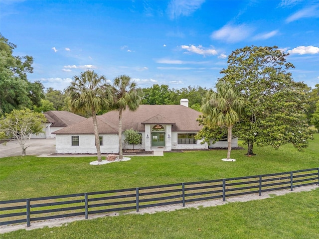 view of front of house featuring a front yard