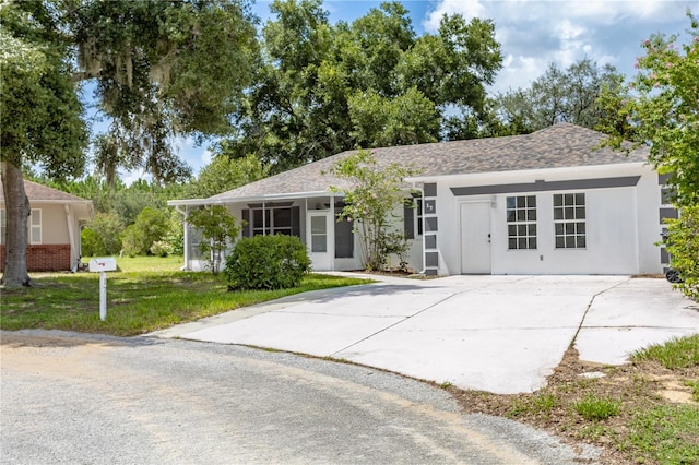 single story home featuring a front yard