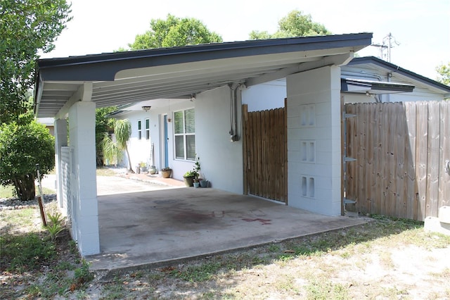 view of vehicle parking featuring a carport