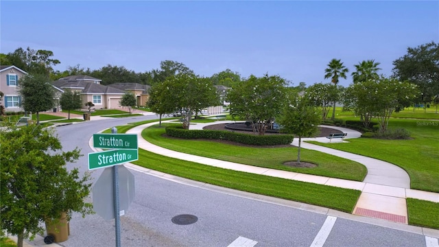 view of property's community featuring a lawn