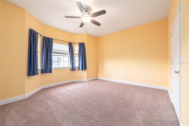 carpeted empty room featuring ceiling fan