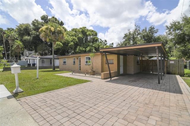 view of front of house with a carport and a front yard