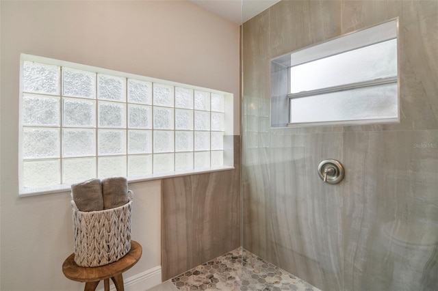 bathroom featuring tiled shower