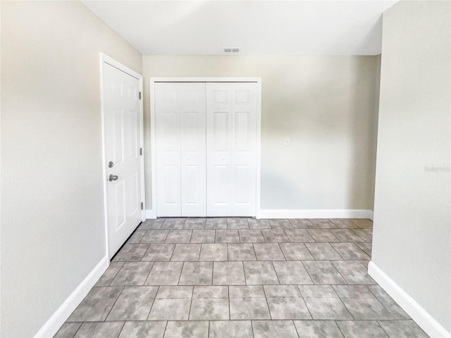 unfurnished bedroom featuring a closet