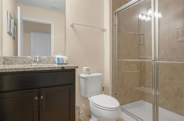 full bath with toilet, a shower stall, visible vents, and vanity