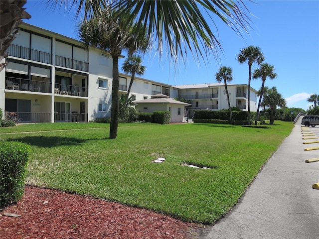 view of home's community featuring a lawn