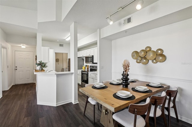 5530 Metrowest Blvd Unit 9-211, Orlando, FL 32811 - dining room with dark wood-style flooring and baseboards