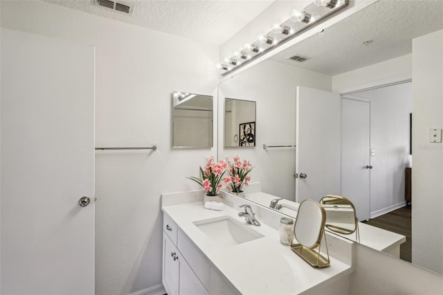 5530 Metrowest Blvd Unit 9-211, Orlando, FL 32811 - bathroom with vanity and a textured ceiling