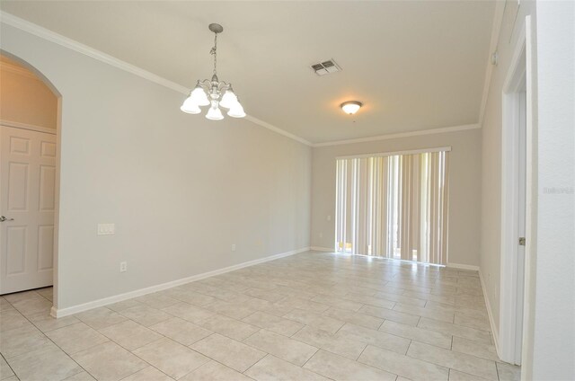 spare room featuring crown molding, light tile patterned floors, and an inviting chandelier