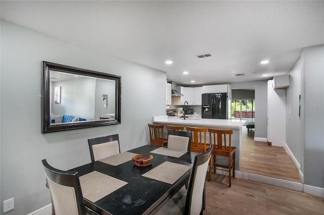 dining area featuring recessed lighting, baseboards, visible vents, and light wood finished floors