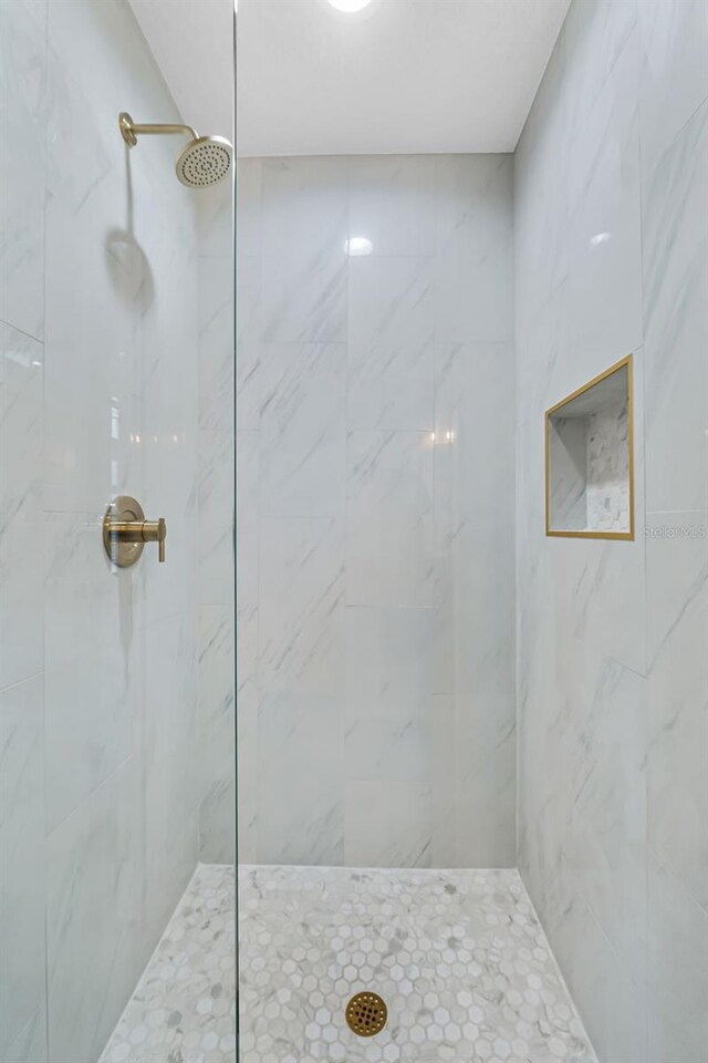 bathroom featuring tiled shower