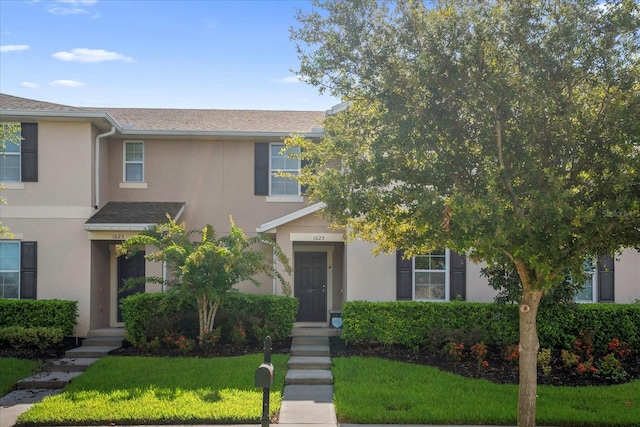 view of front of home featuring a front lawn