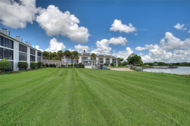 view of yard featuring a water view