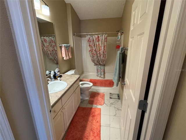 full bathroom featuring vanity, shower / tub combo with curtain, a textured ceiling, and toilet