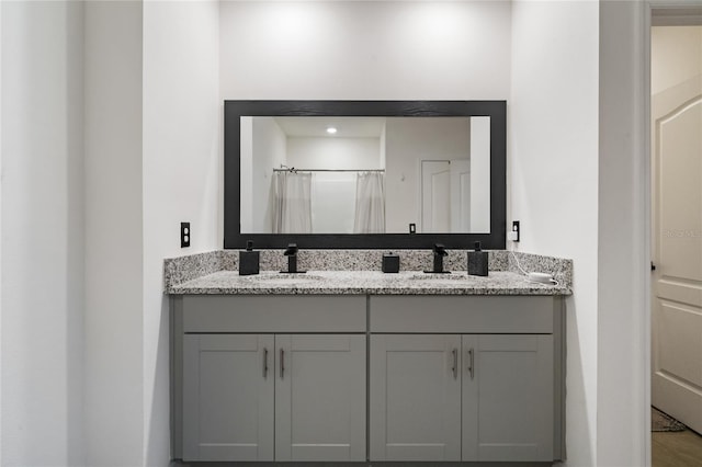 bathroom featuring a shower with shower curtain and vanity