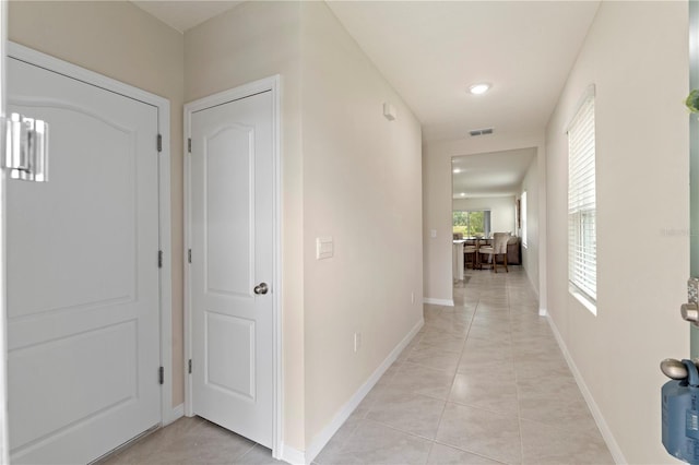 foyer featuring visible vents, baseboards, and light tile patterned flooring