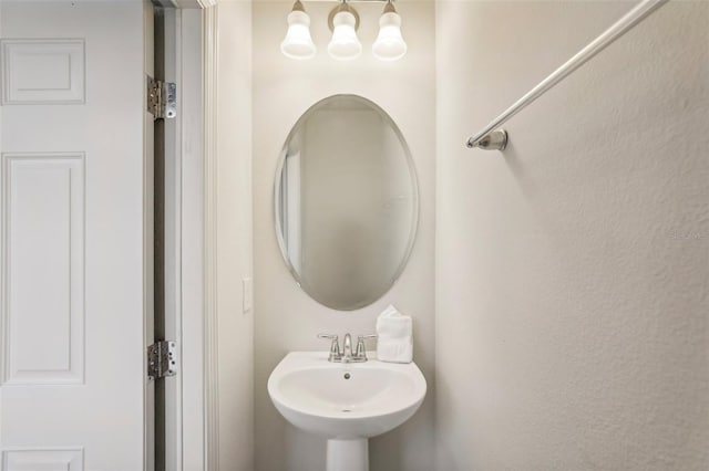 bathroom featuring sink