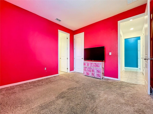 unfurnished bedroom featuring carpet flooring