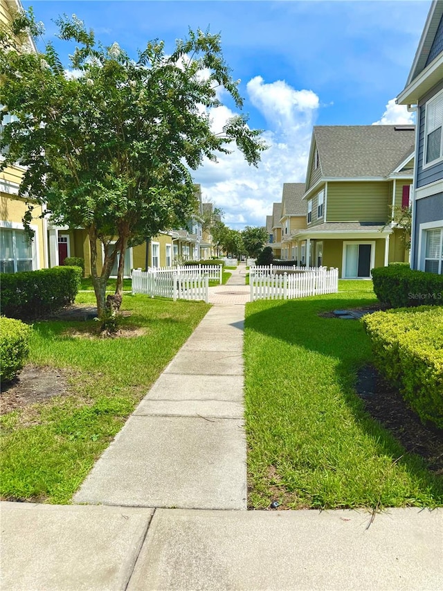 view of property's community featuring a yard