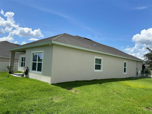 view of side of property featuring a lawn