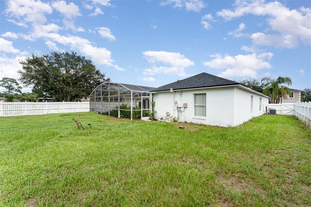 view of yard with a lanai