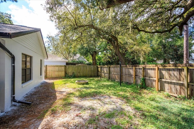 view of yard featuring an outdoor fire pit