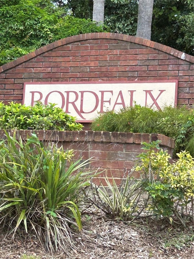 view of community / neighborhood sign