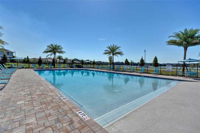 view of swimming pool