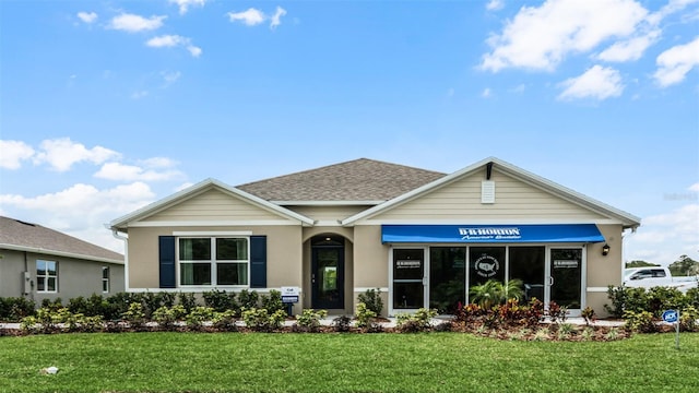 view of front of home with a front lawn