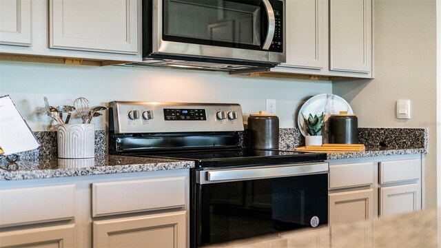 3907 Botancial Ct, Sanford, FL 32773 - kitchen featuring stainless steel appliances and dark stone counters