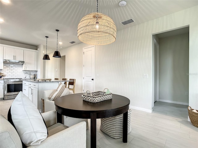 dining room with recessed lighting, visible vents, and baseboards