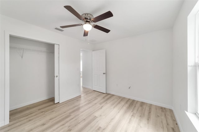 unfurnished bedroom featuring light hardwood / wood-style floors, a closet, and ceiling fan