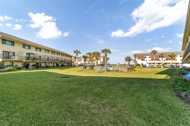 view of property's community featuring a yard