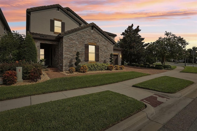 view of front of house featuring a yard