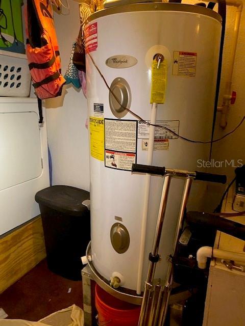709 N Disston, Tavares, FL 32778 - utilities featuring water heater and washer / clothes dryer