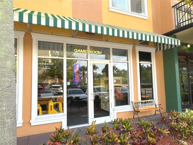 entrance to property with stucco siding