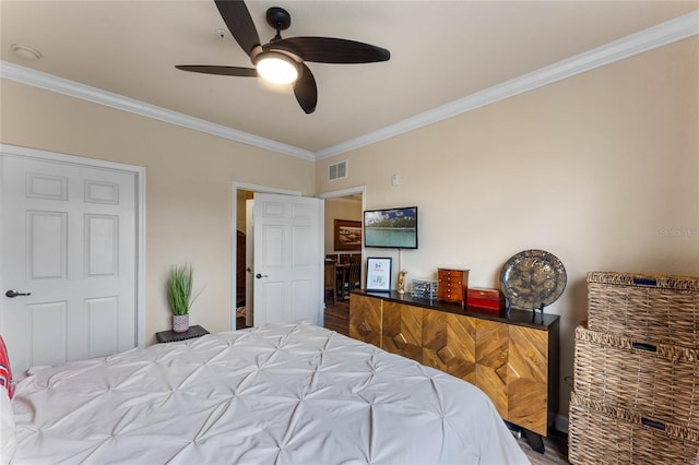 bedroom with crown molding, ceiling fan, and hardwood / wood-style floors