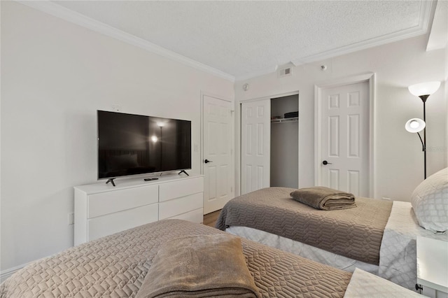 bedroom featuring ornamental molding, a closet, and a textured ceiling