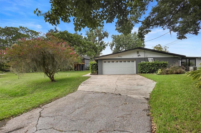 view of front facade featuring a front lawn and a garage