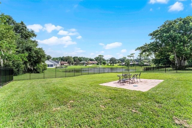 view of yard featuring a patio area