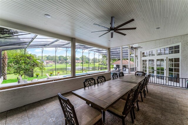 sunroom featuring ceiling fan