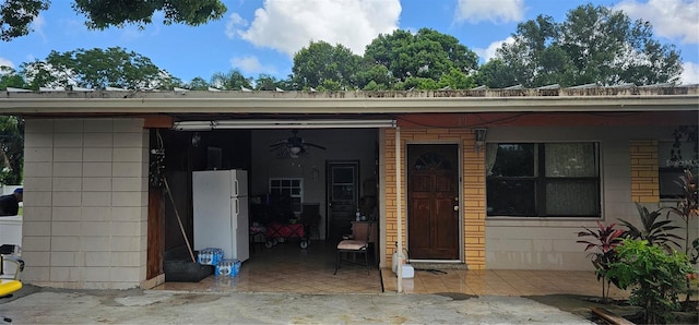 property entrance with ceiling fan and a patio