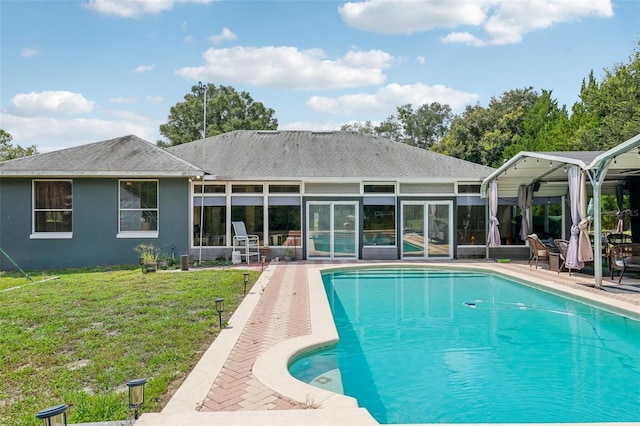 view of pool featuring a yard