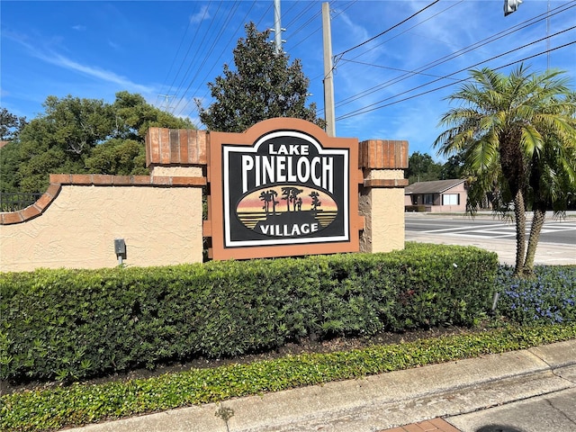 view of community / neighborhood sign