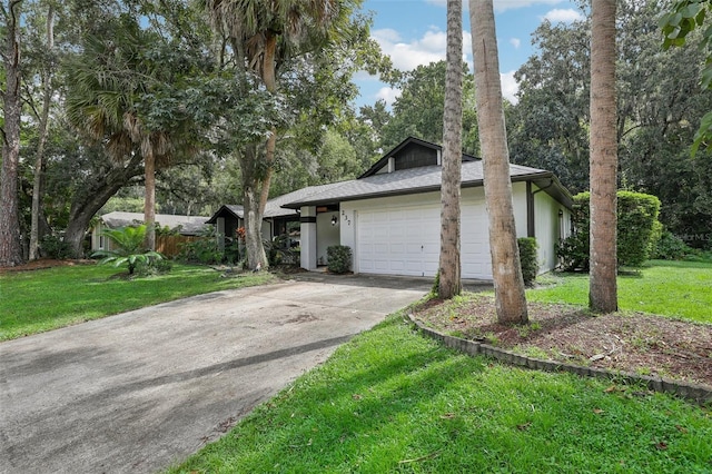 view of front of house featuring a front lawn and a garage