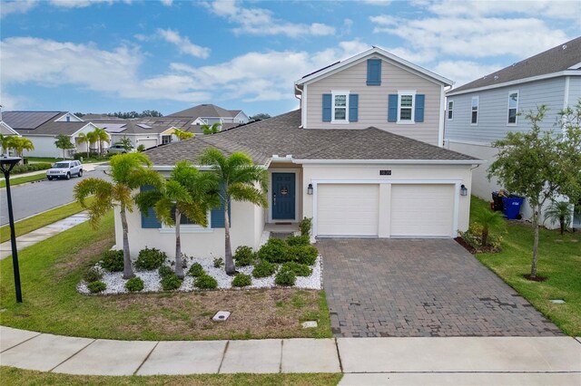 front of property featuring a front lawn