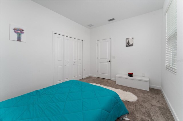 unfurnished bedroom with carpet flooring and a closet