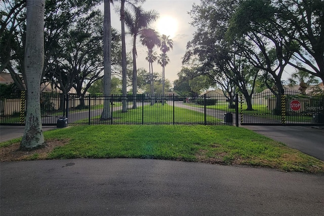 exterior space featuring a lawn