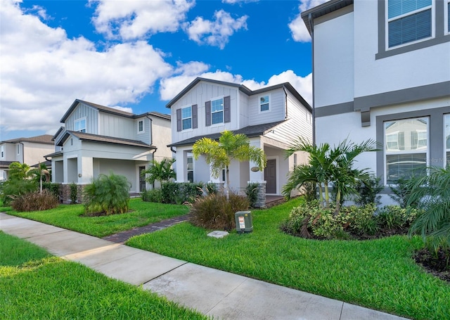 view of front of home featuring a front lawn