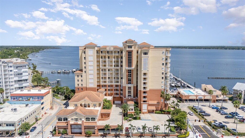 bird's eye view with a water view